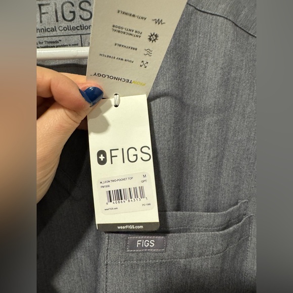 NWT Figs Leon Two Pocket Top in Grey Size Medium - Picture 5 of 9